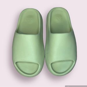 YEEZY SLIDE PRELOVED NO BOX
